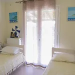 بيت للعطل Limnia