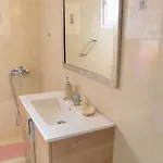بيت للعطل Limnia *